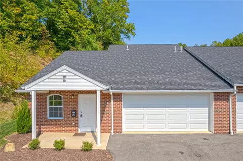 207 Adia Ln, New Kensington, PA 15068