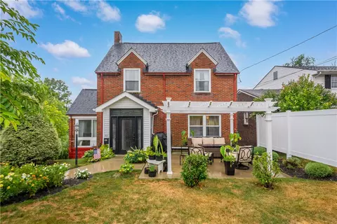 301 Thornwood Dr, Canonsburg, PA 15317