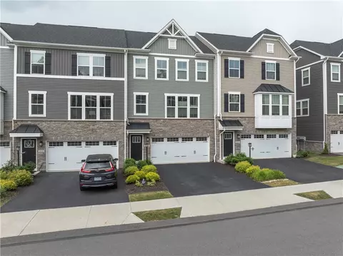 4018 Crown Dr, South Park, PA 15129