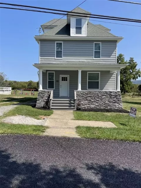 41 Liberty St, Smithfield, PA 15478