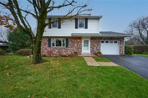 222 Pinewood Dr, Butler, PA 16001