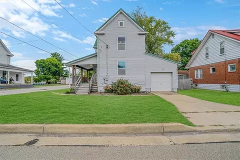 32 Main St, Smithfield, PA 15478
