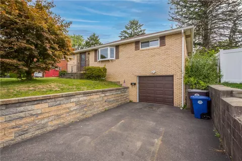 5345 Meadowcrest Rd, Pittsburgh, PA 15236