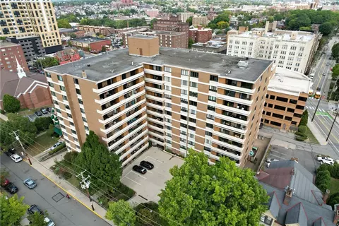 220 N Dithridge St #303, Pittsburgh, PA 15213