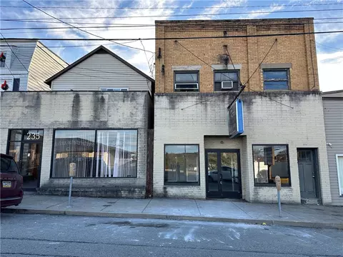 235-237 Longfellow St, Vandergrift, PA 15690