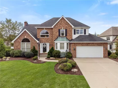 233 Meadowbrook Dr, Cranberry Township, PA 16066