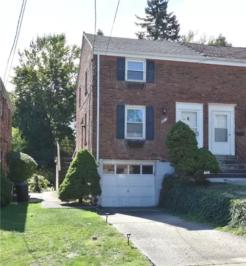 325 Altoona Pl, Pittsburgh, PA 15243