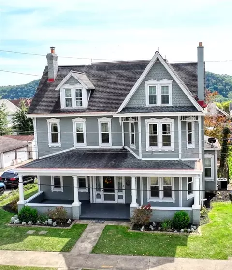 332 E 10th Ave, Tarentum, PA 15084