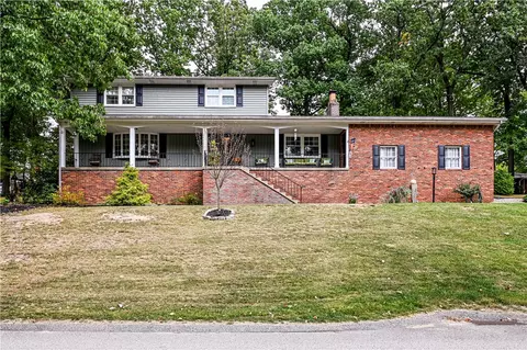 1120 Mountainview Dr, Greensburg, PA 15601