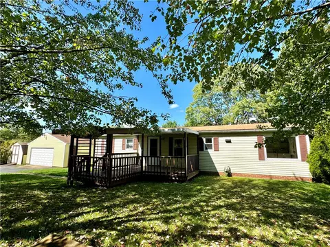110 Elgie Ln, Butler, PA 16001