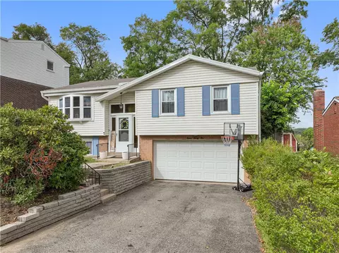 1525 Amelia Ave, South Park, PA 15129