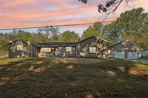 7025 Guyer Rd, New Kensington, PA 15068