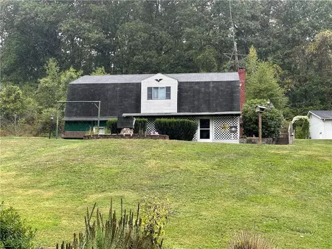 138 Deemer Ln, Ford City, PA 16226