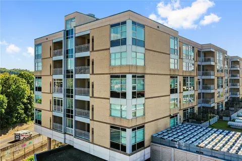 5570 Centre Ave #213, Pittsburgh, PA 15232