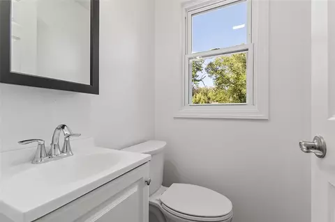 Bath - 11413 Drop Rd, Irwin, PA 15642 photo 3 of 5