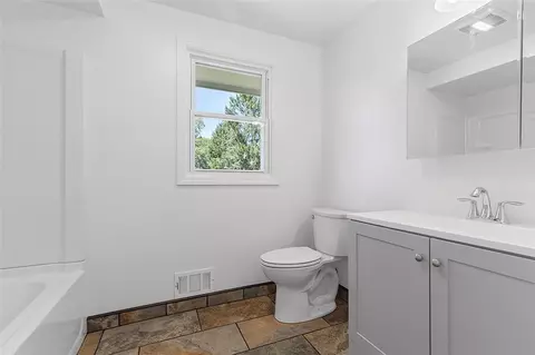 Bath - 11413 Drop Rd, Irwin, PA 15642 photo 2 of 5