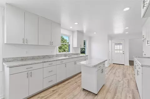 Kitchen - 11413 Drop Rd, Irwin, PA 15642 photo 1 of 4