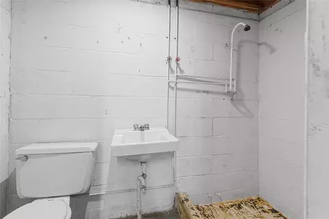 Bath - 11413 Drop Rd, Irwin, PA 15642 photo 1 of 5