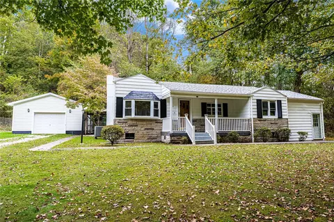 154 Hobbs Run Rd, Mount Morris, PA 15349