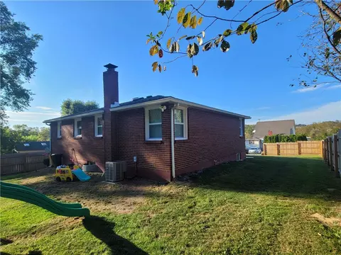 118 Vecchio Ln, Crabtree, PA 15624 photo 4
