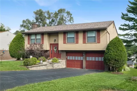 42 Woodhill Dr, Cheswick, PA 15024