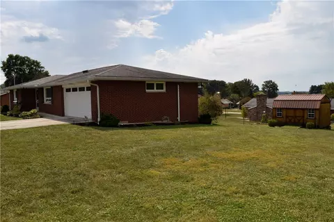 29 Orchard Dr, Latrobe, PA 15650