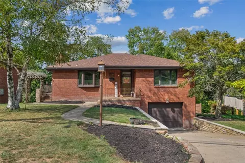 1110 Greenlawn Dr, Pittsburgh, PA 15220
