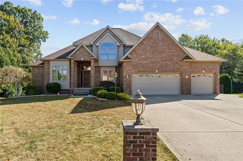 338 Hearthstone Dr, New Castle, PA 16105