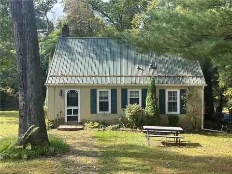 132 Creek Dr, Slippery Rock, PA 16057