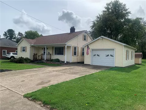 846 E Main St, Corry, PA 16407 photo 2