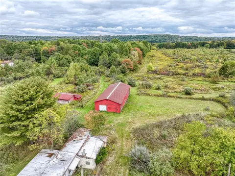 110 Shotten Rd, West Middlesex, PA 16159