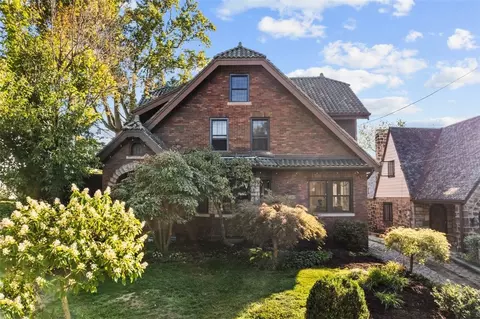 222 Hazel Dr, Pittsburgh, PA 15228