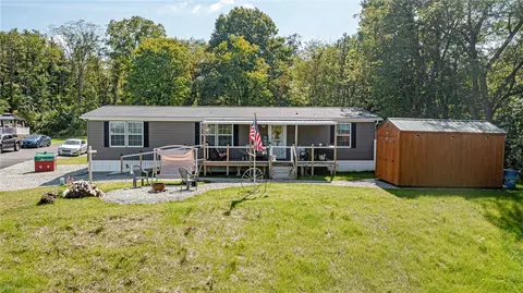 104 High View Dr, Donegal, PA 15628