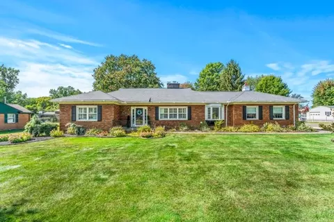 128 Meadowbrook Rd, Hermitage, PA 16148