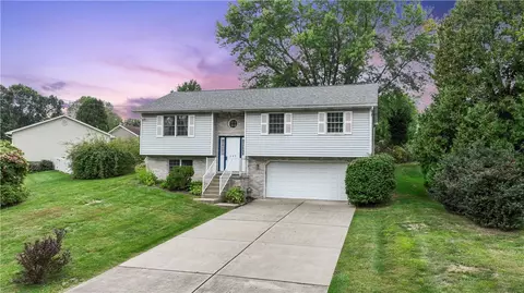 127 Chambers Dr, Monaca, PA 15061