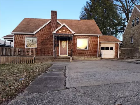 211 S Washington St, Masontown, PA 15461