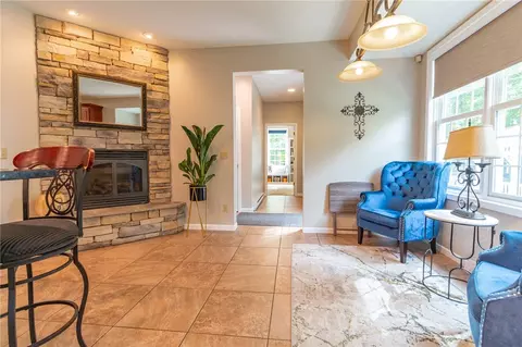 Entry Way - 374 E Crestview Dr, Transfer, PA 16154 photo 2 of 10