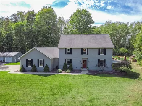 374 E Crestview Dr, Transfer, PA 16154