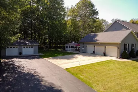 Exterior - 374 E Crestview Dr, Transfer, PA 16154 photo 3 of 13