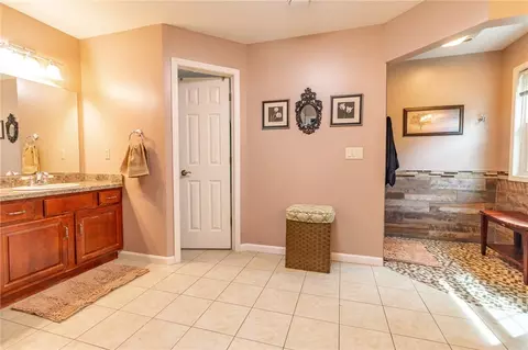 Bath - 374 E Crestview Dr, Transfer, PA 16154 photo 2 of 5