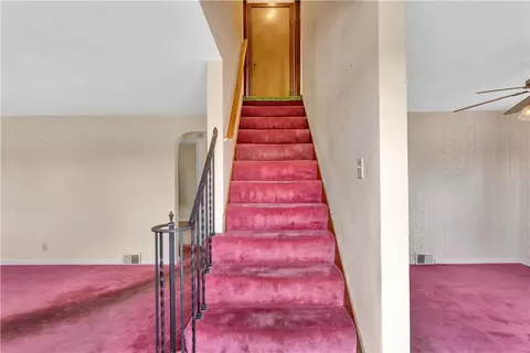 370 Clark Dr, Irwin, PA 15642 photo 4