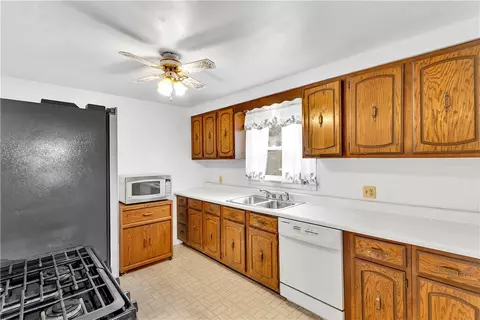 370 Clark Dr, Irwin, PA 15642 photo 13