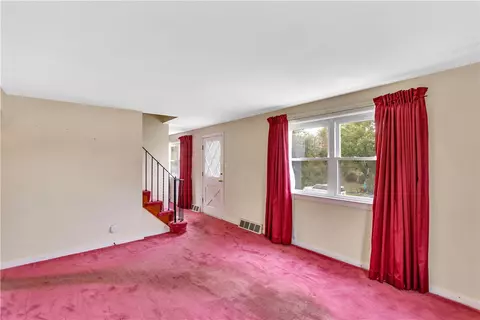370 Clark Dr, Irwin, PA 15642 photo 9