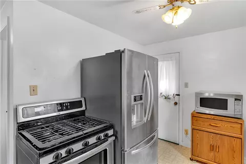 370 Clark Dr, Irwin, PA 15642 photo 16