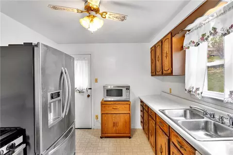 370 Clark Dr, Irwin, PA 15642 photo 14
