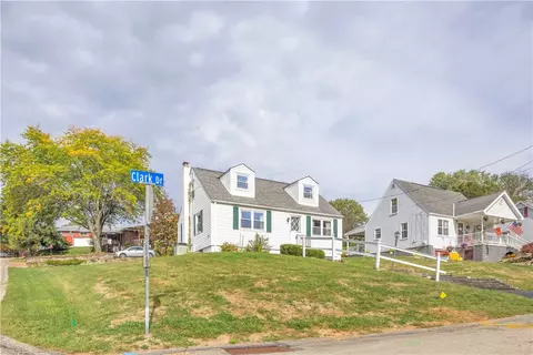 370 Clark Dr, Irwin, PA 15642 photo 3
