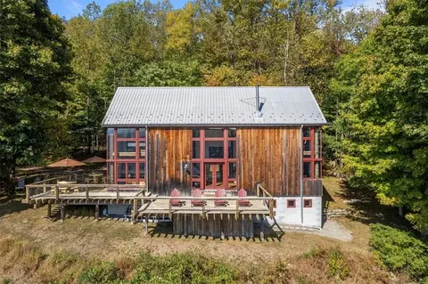 363 Four Mile Run Rd, Latrobe, PA 15650