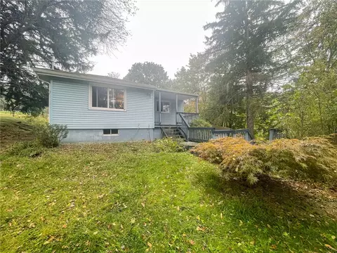 400 Oaklake Rd, New Kensington, PA 15068