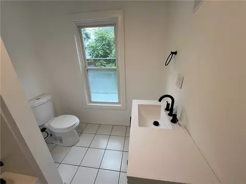 Bath - 321 Hamilton Ave, Farrell, PA 16121 photo 1 of 3