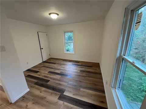Bedroom - 321 Hamilton Ave, Farrell, PA 16121 photo 2 of 5